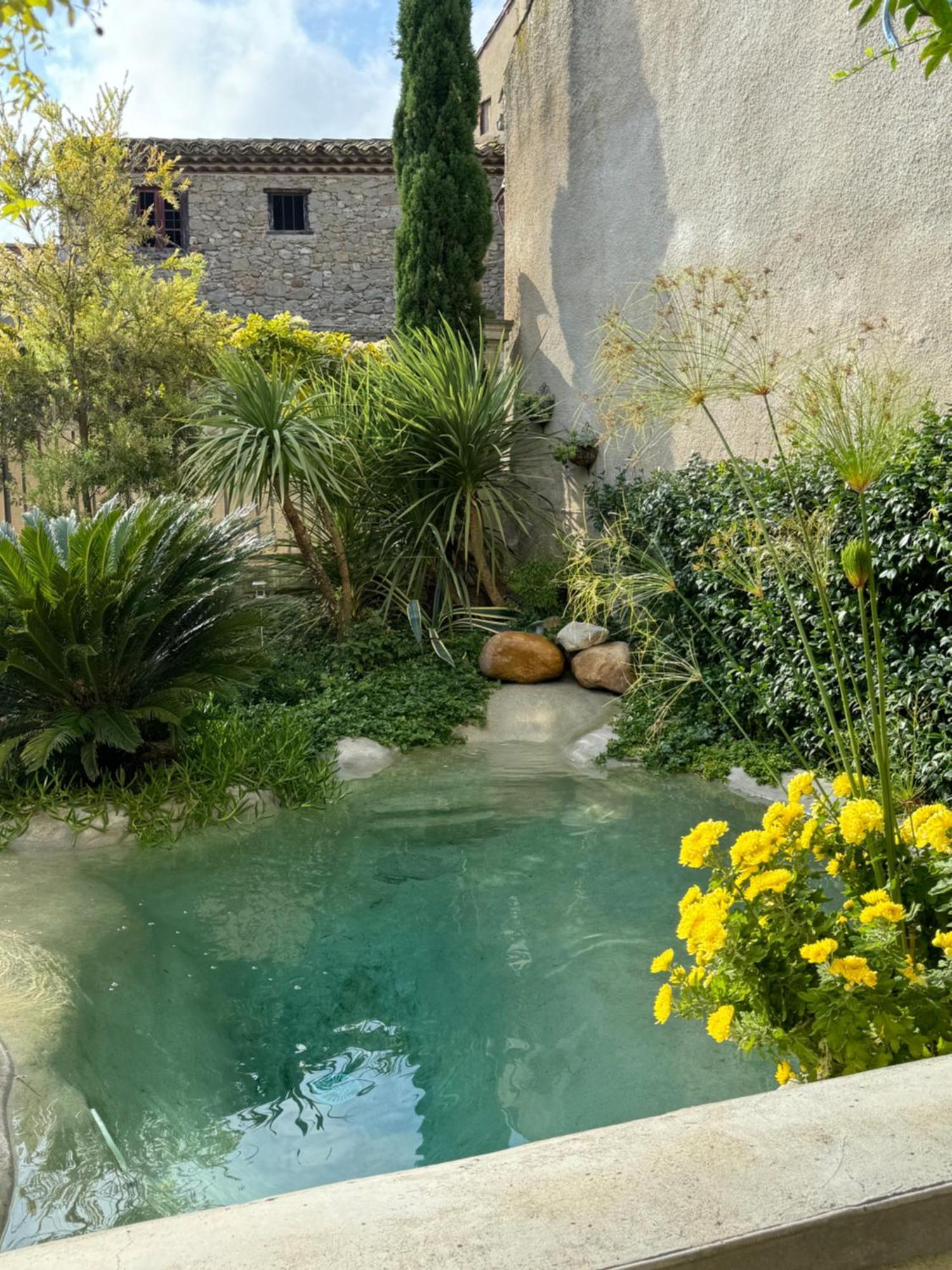 Le Patio Des Senteurs Bed & Breakfast Verzeille Exterior photo