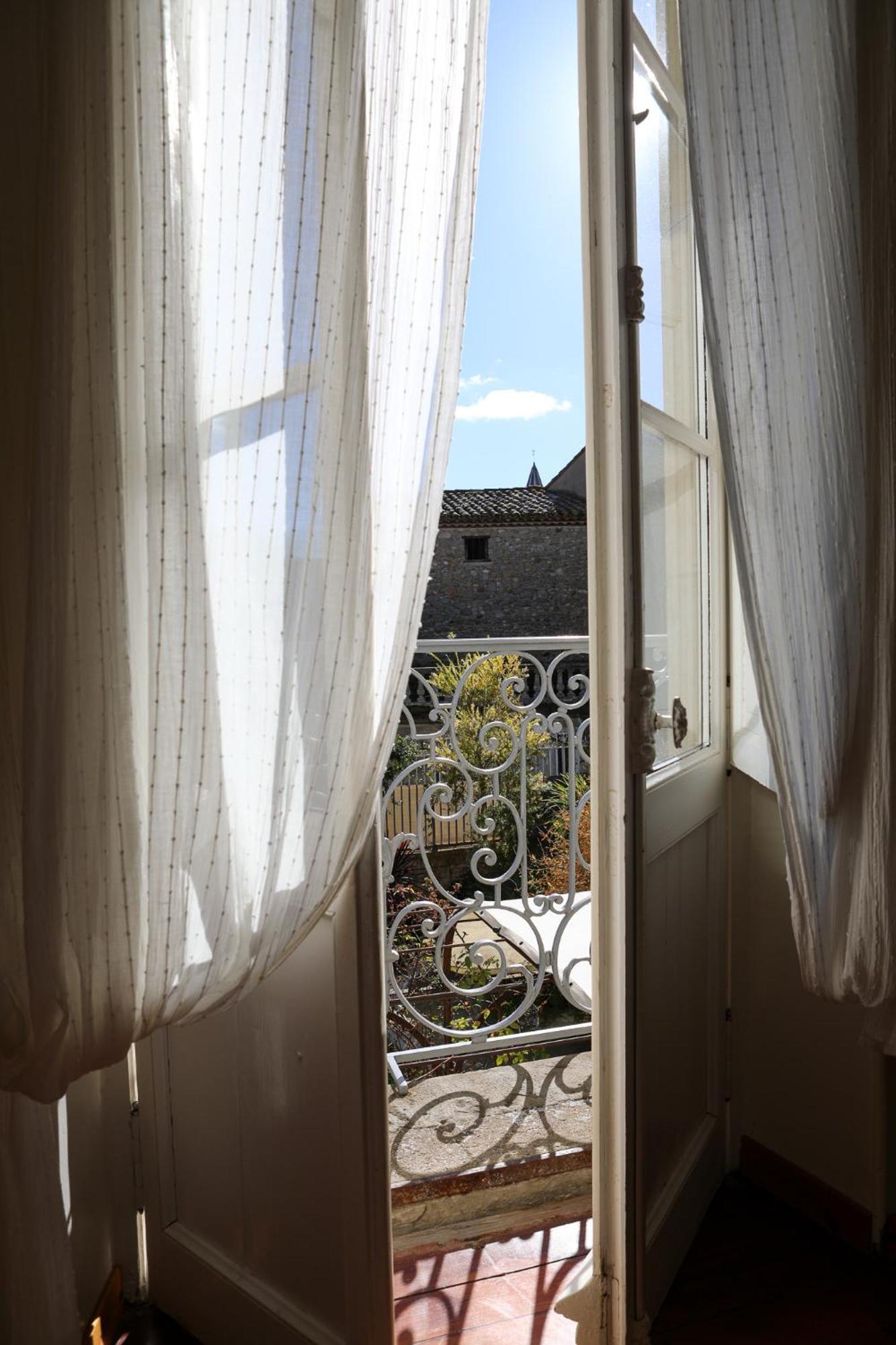 Le Patio Des Senteurs Bed & Breakfast Verzeille Exterior photo