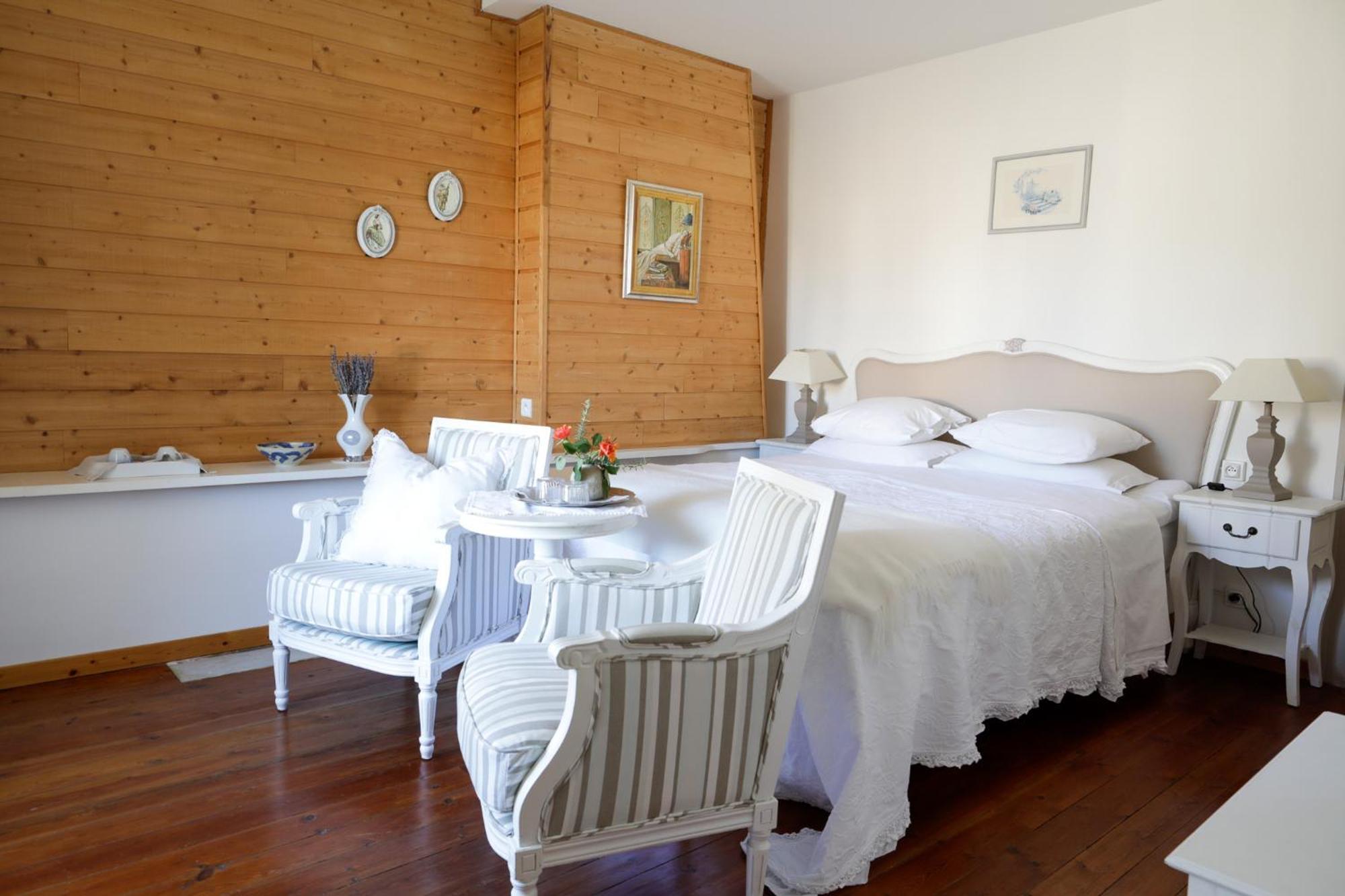 Le Patio Des Senteurs Bed & Breakfast Verzeille Exterior photo